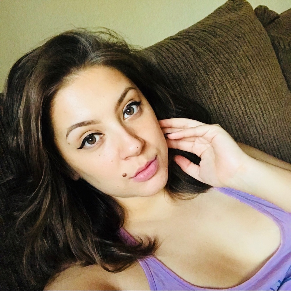 Meet your Posher, Adrionna